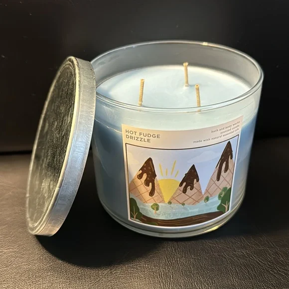🆕 HOT FUDGE DRIZZLE - Bath & Body Works - 3 Wick Candle Chocolate Dessert RARE - Picture 3 of 14
